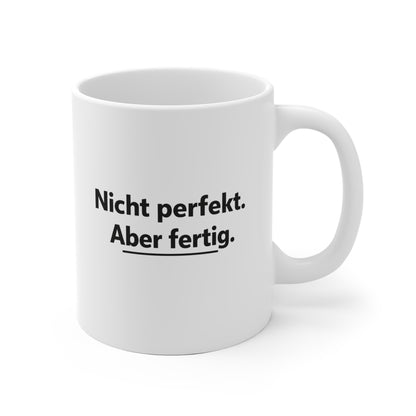 Becher „Nicht perfekt. Aber fertig.“ – Handwerker-Humor